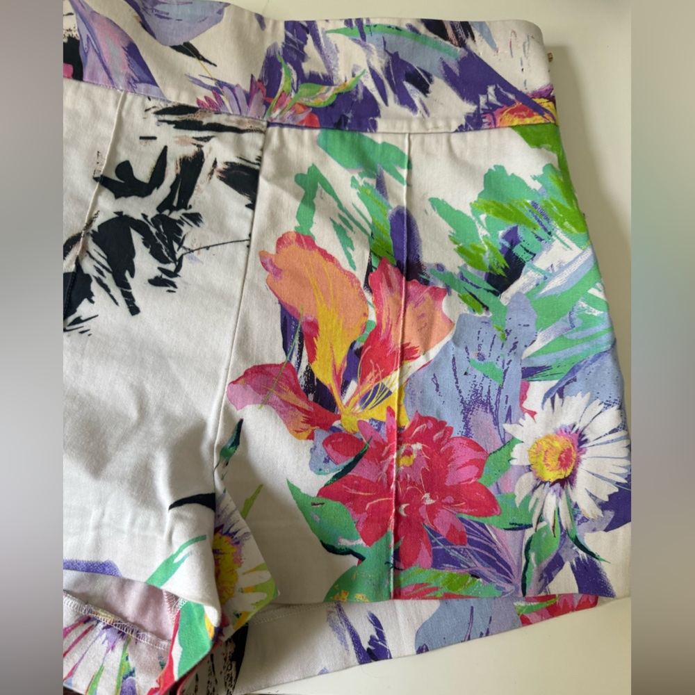 Marciano Hibiscus Shorts Size 4 - Picture 4 of 12